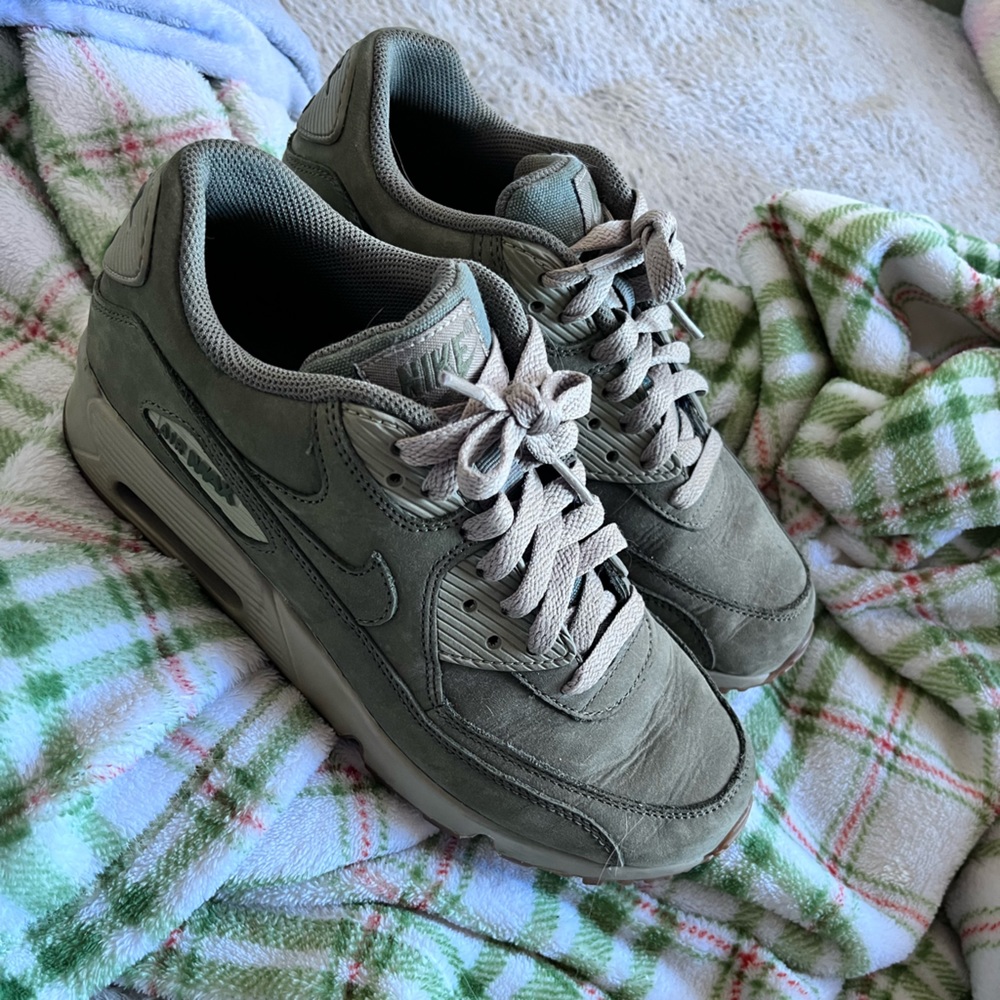 Nike shoes